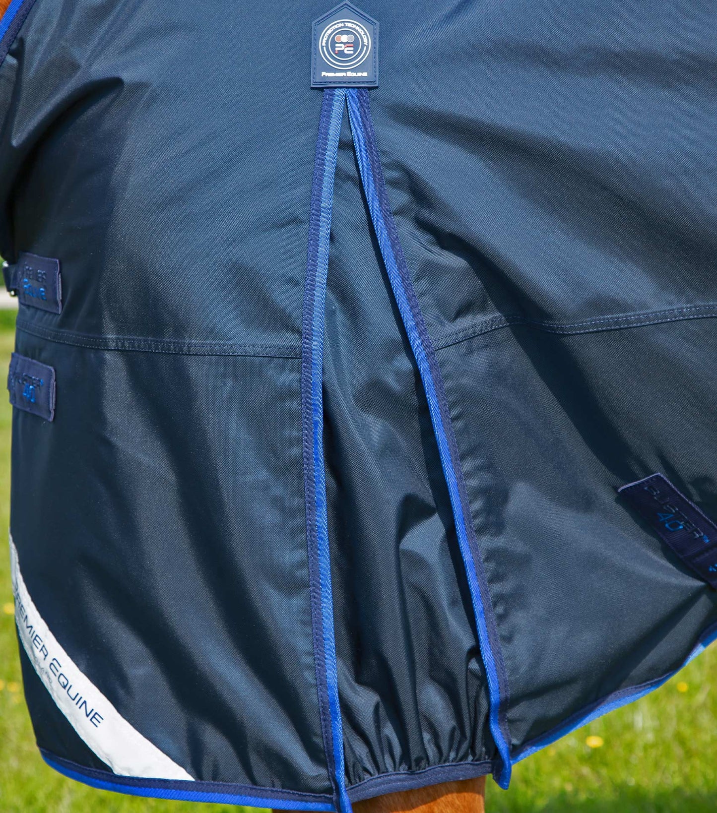 Premier Equine UK Buster 40g Turnout Rug with Classic Neck Cover Navy 6’9”/81”